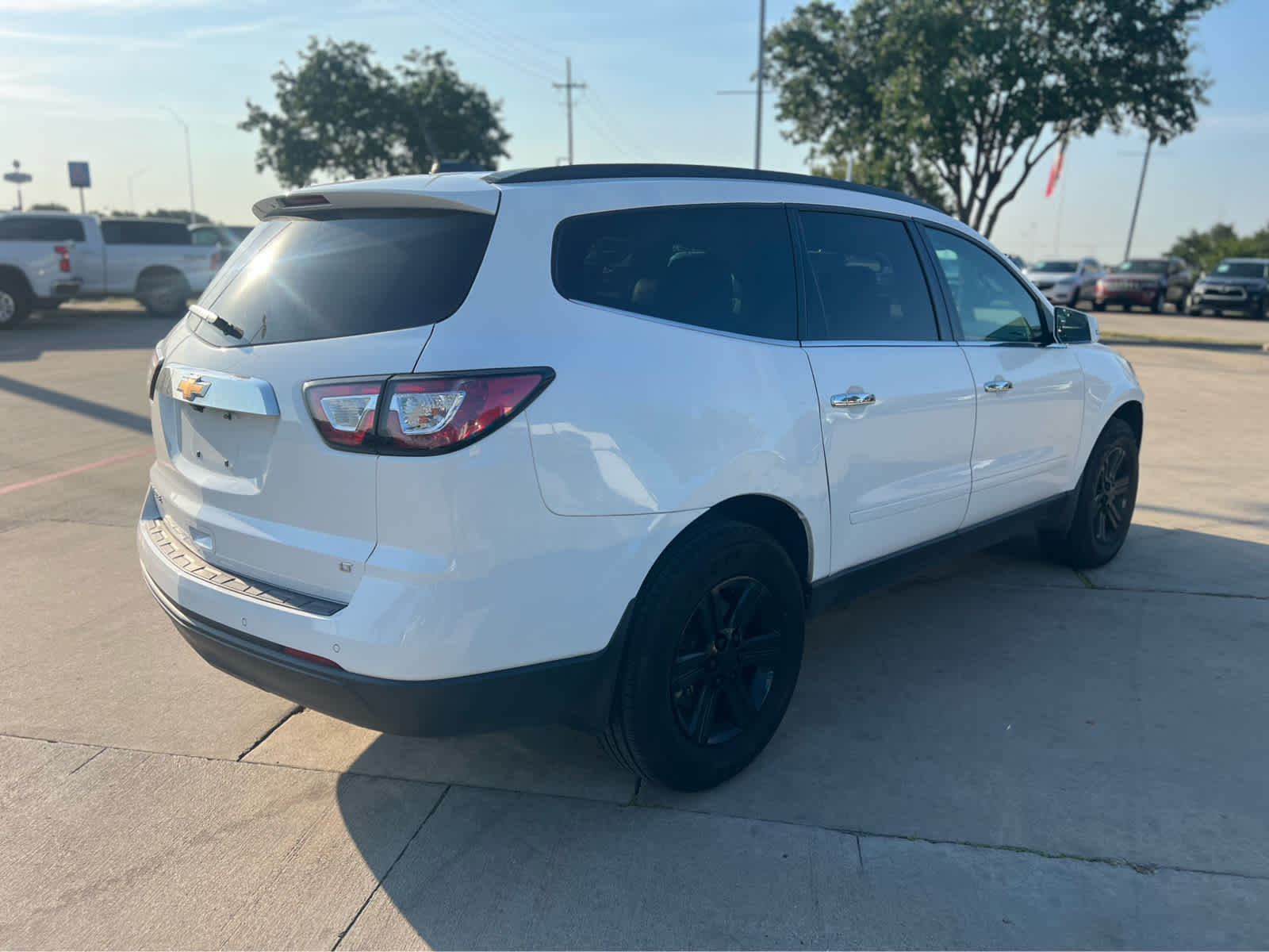 2017 Chevrolet Traverse 2LT photo 2
