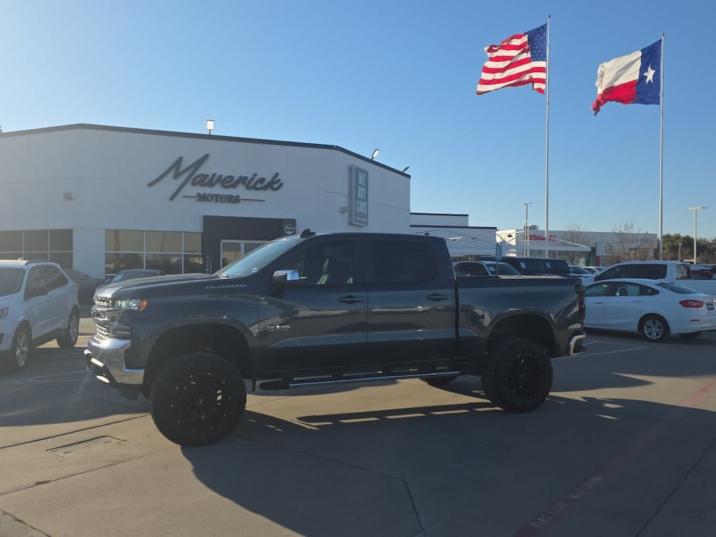 Used 2020 Chevrolet Silverado 1500 LT 2WD Crew Cab 147 Truck