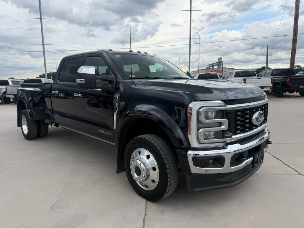 Used 2025 Ford Super Duty F-450 Pickup King Ranch 4WD Crew Cab 8 Box Truck