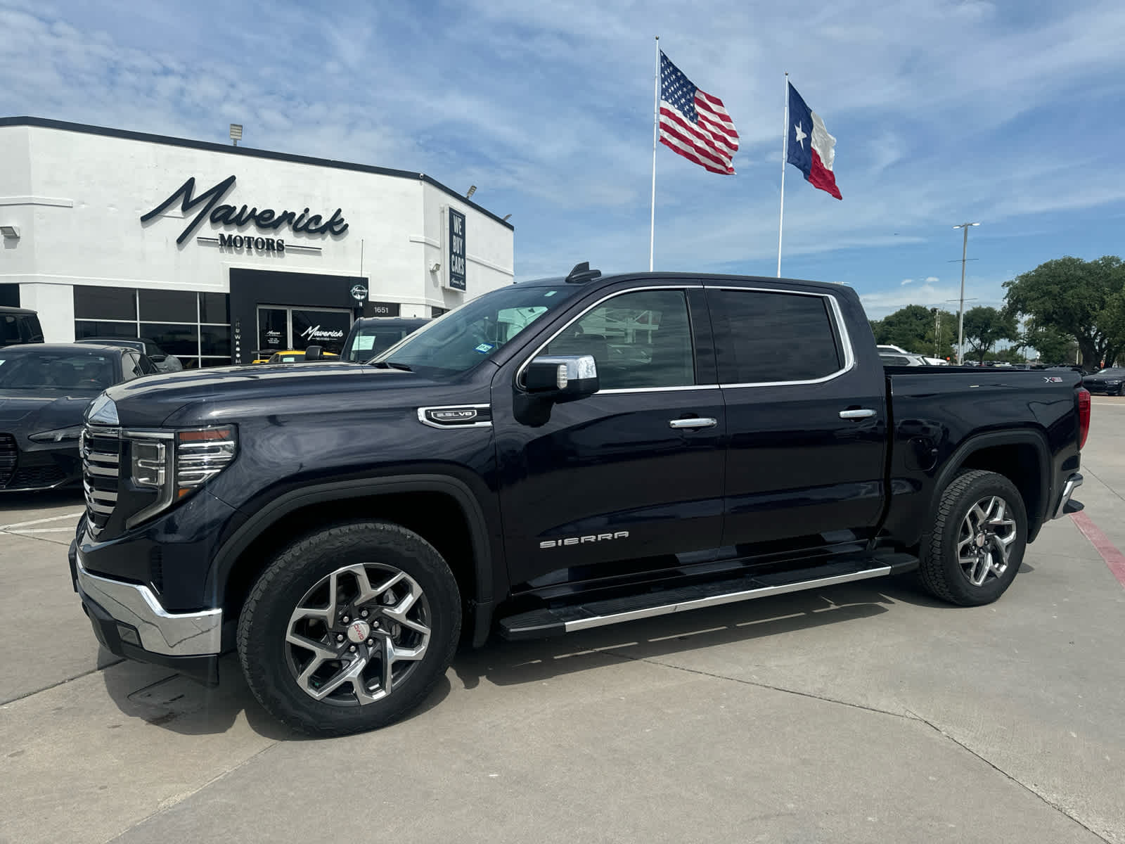 2023 GMC Sierra 4WD Crew Cab Short Box SLT's photo