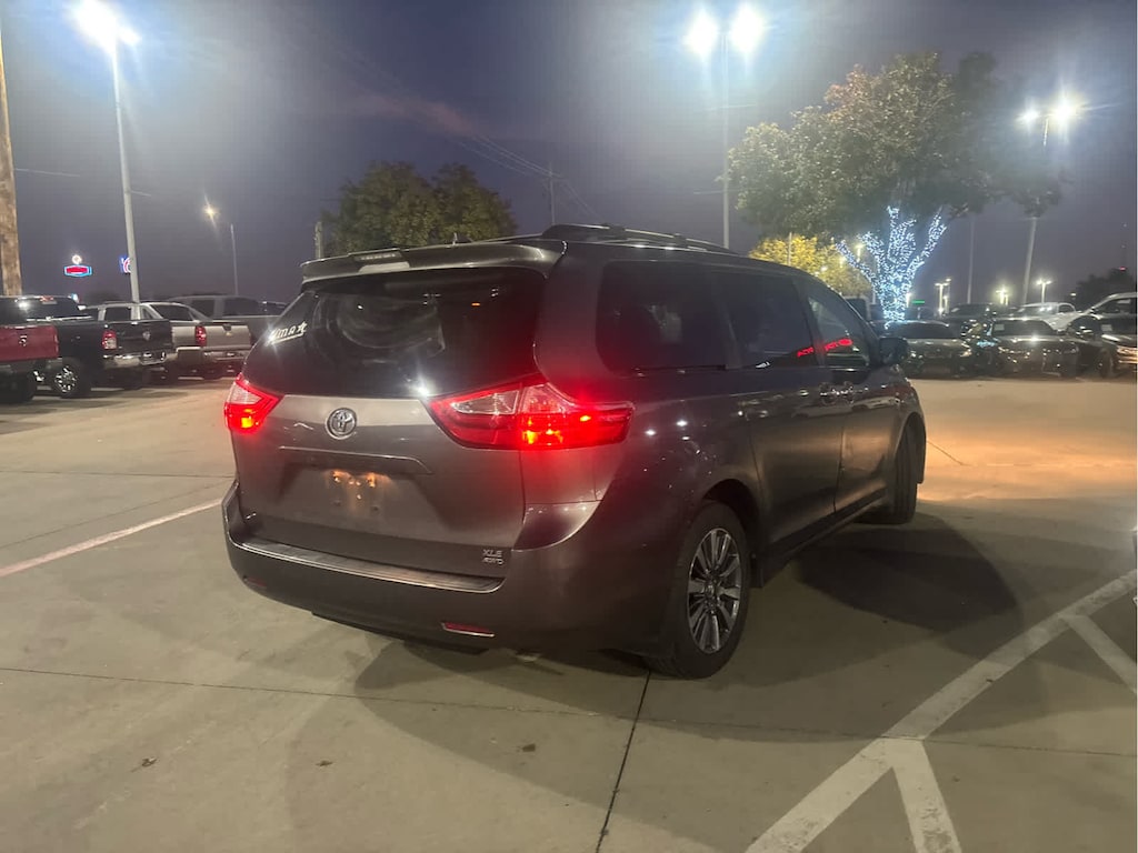 Used 2018 Toyota Sienna XLE Van