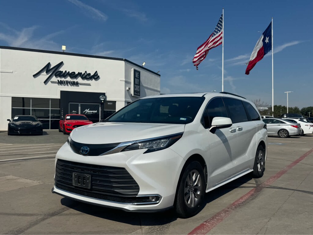 Used 2022 Toyota Sienna XLE Van