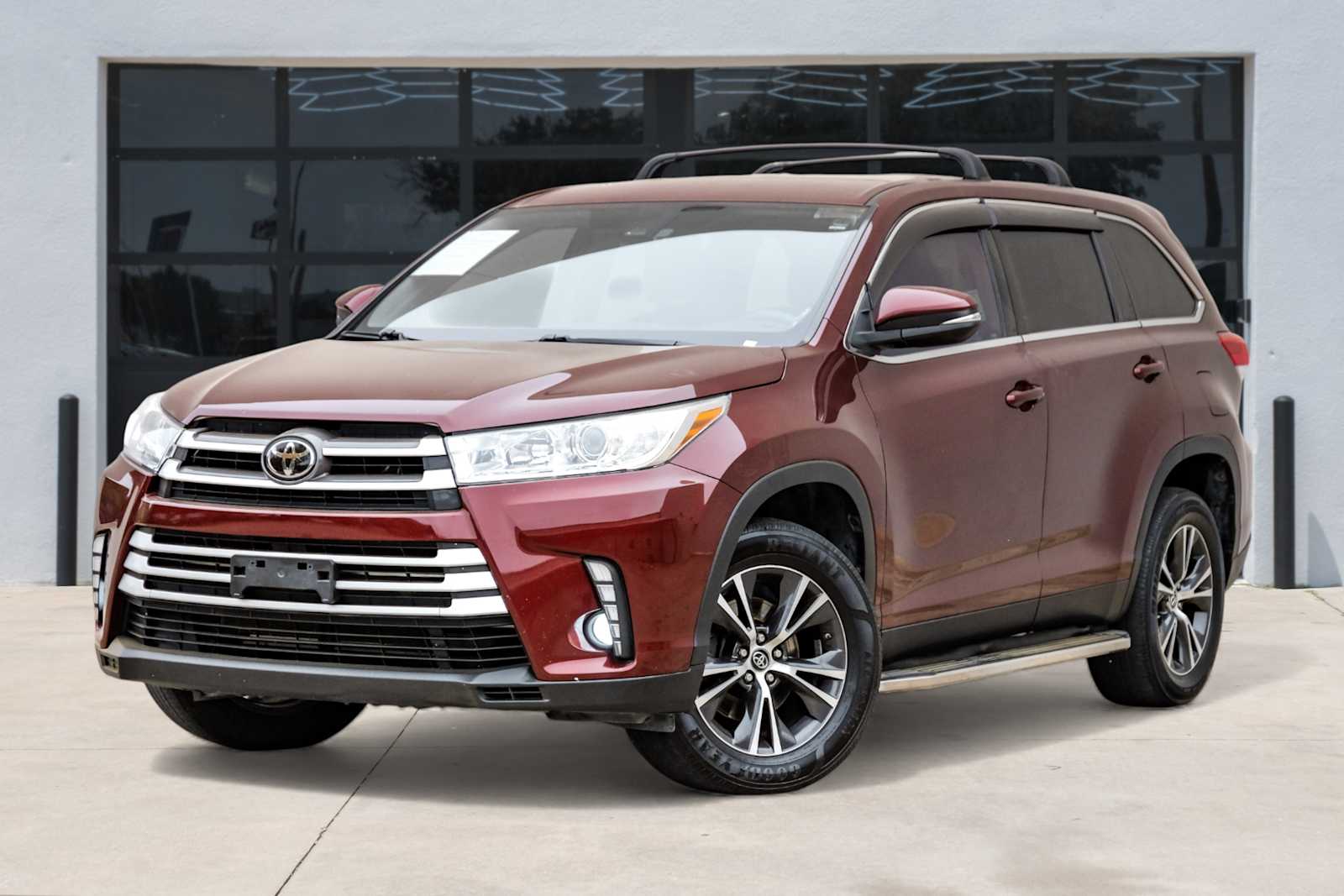 2019 Toyota Highlander LE's photo