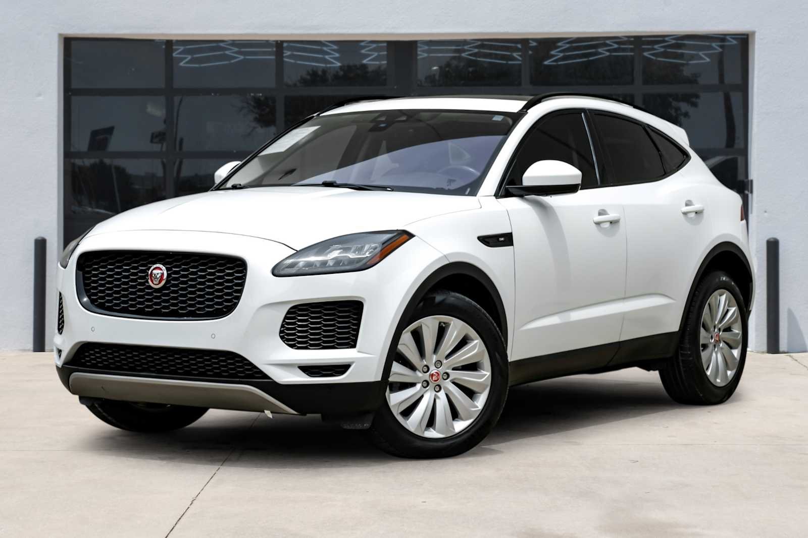 2020 Jaguar E-PACE P250 SE's photo