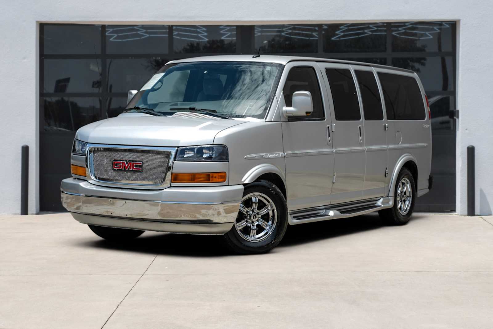 2012 GMC Savana's photo