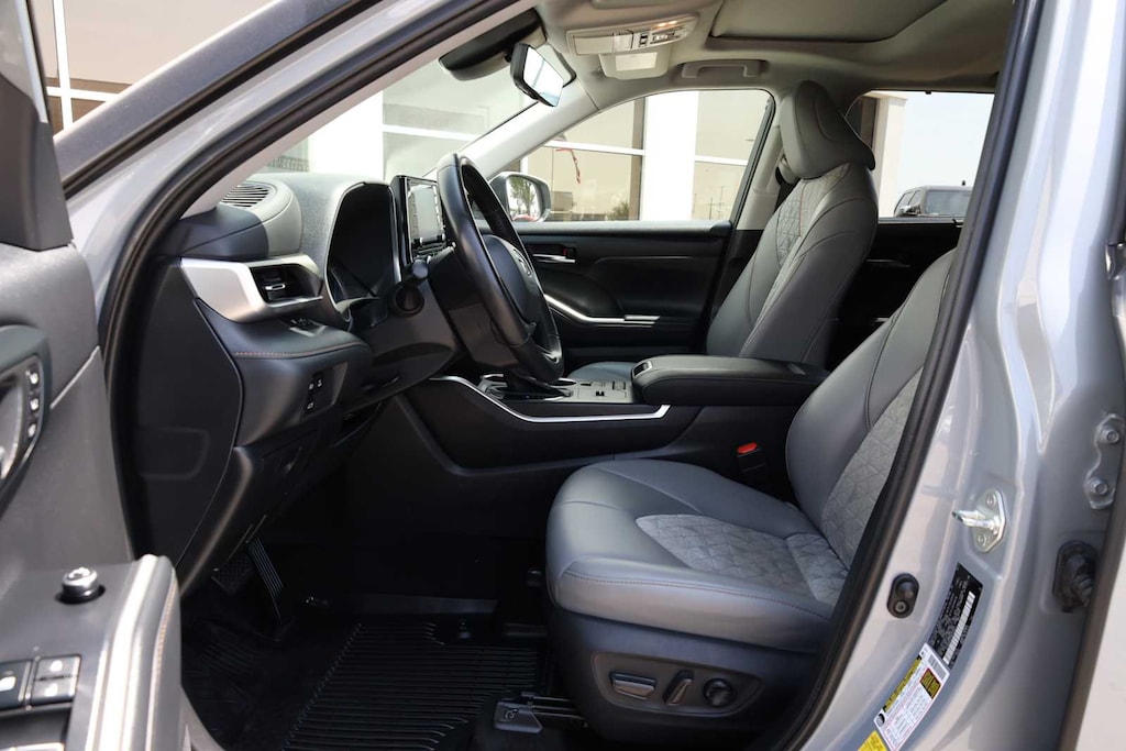 Used 2022 Toyota Highlander Hybrid Bronze Edition SUV