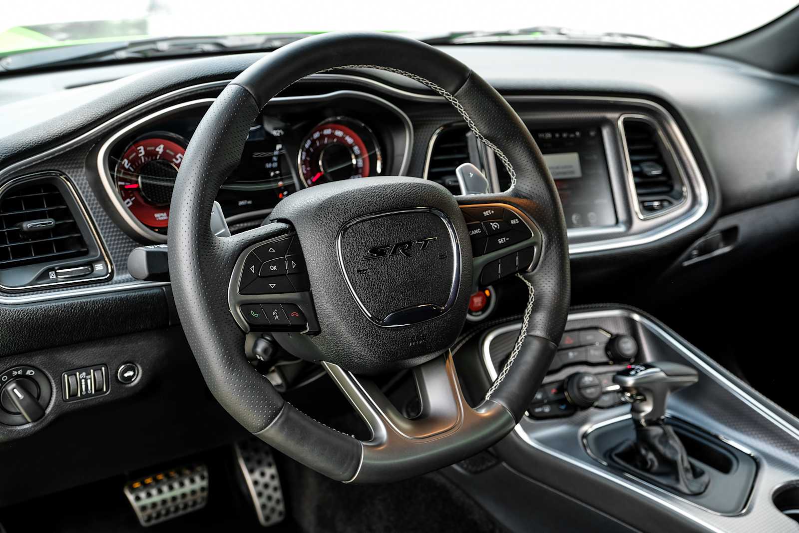 2015 Dodge Challenger SRT - Photo 14