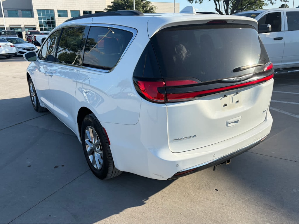 Used 2022 Chrysler Pacifica Touring L Van