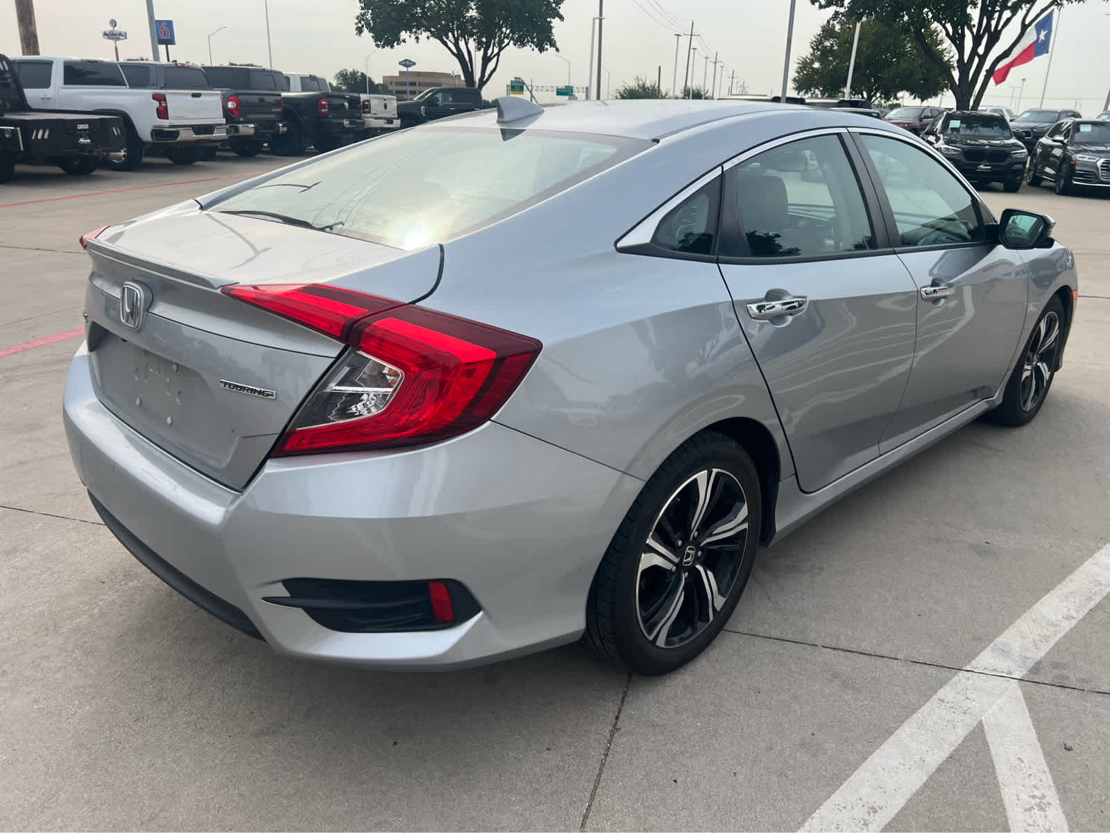 2017 Honda Civic Touring photo 3