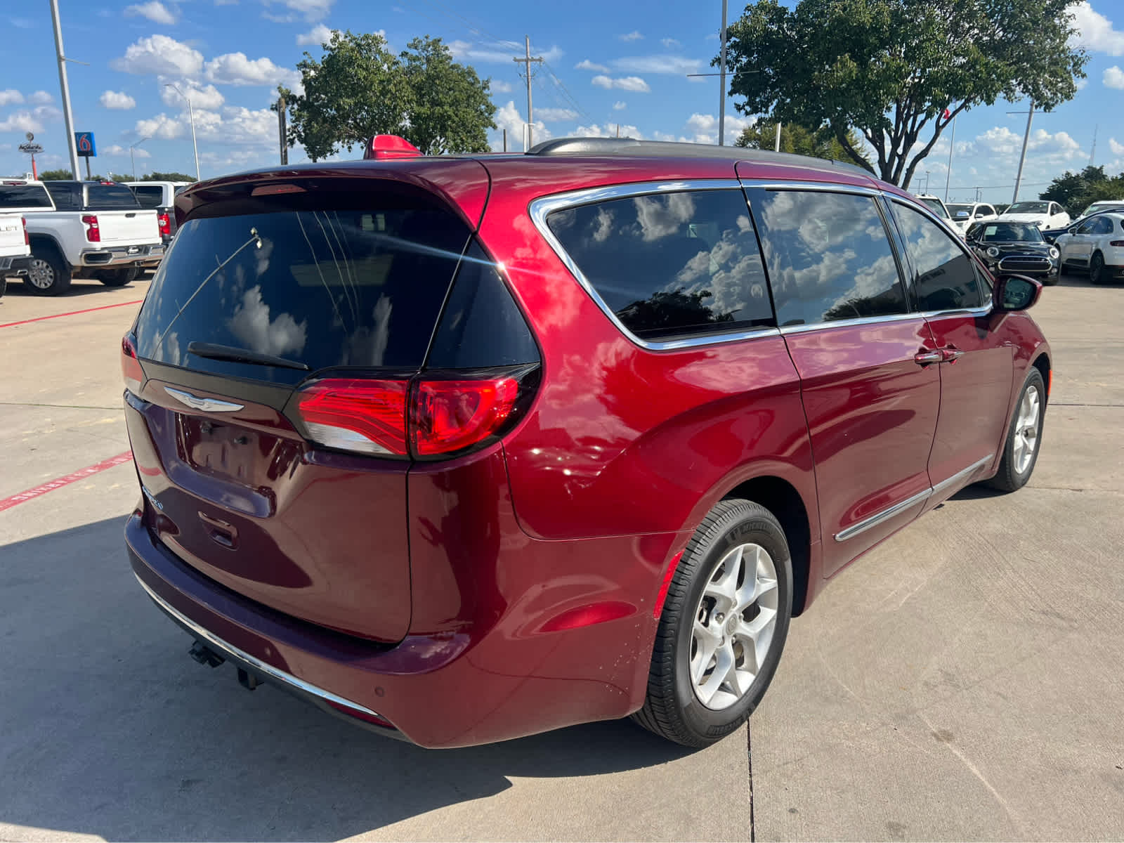 2017 Chrysler Pacifica Touring L photo 3