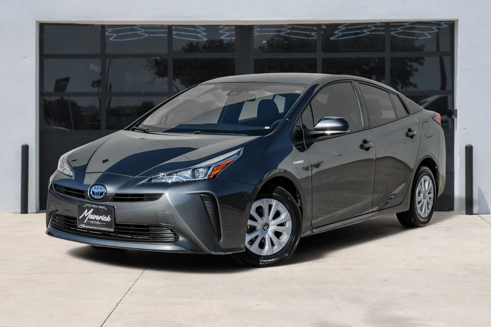2021 Toyota Prius L Eco's photo