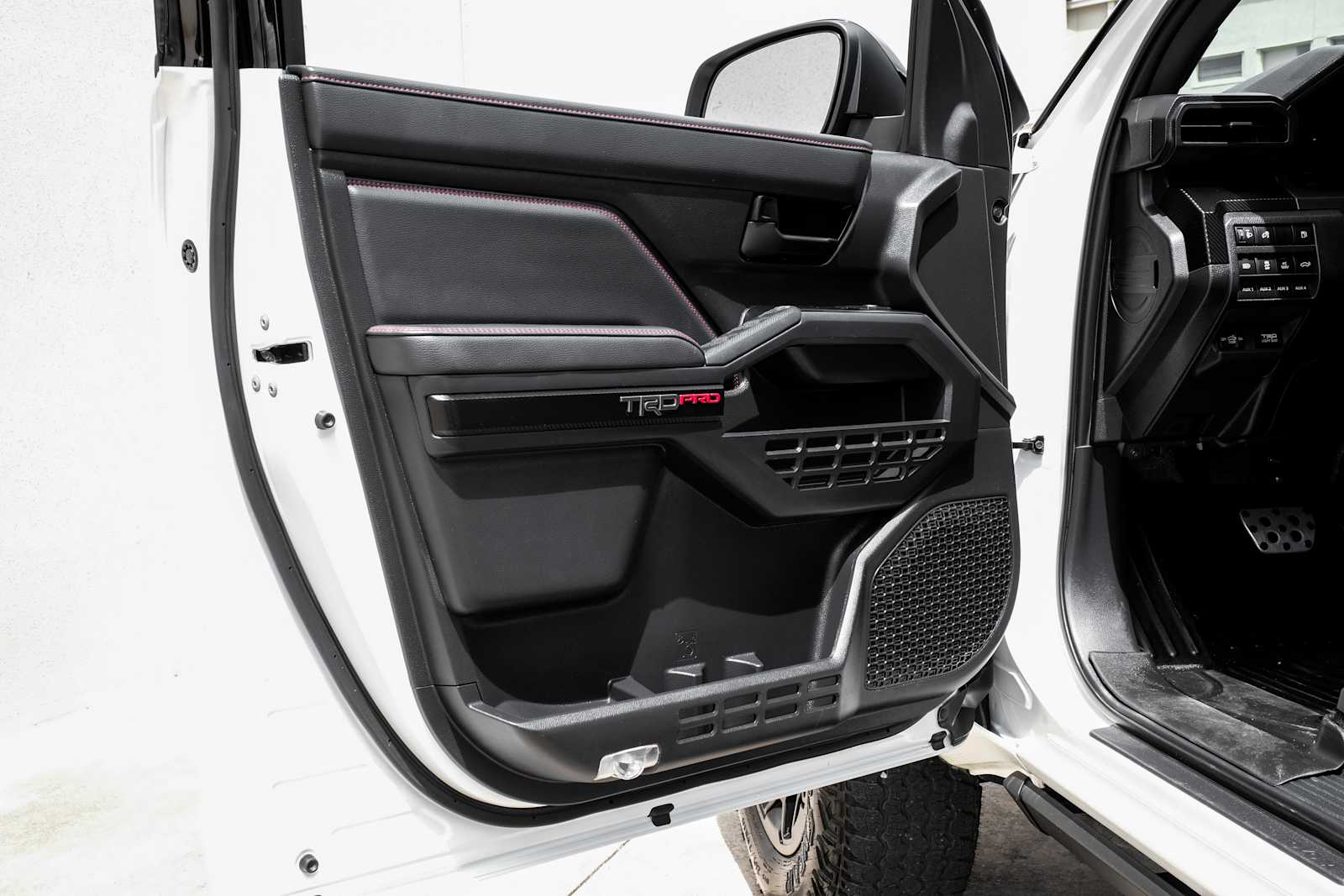 2025 Toyota Tacoma TRD Pro - Photo 44