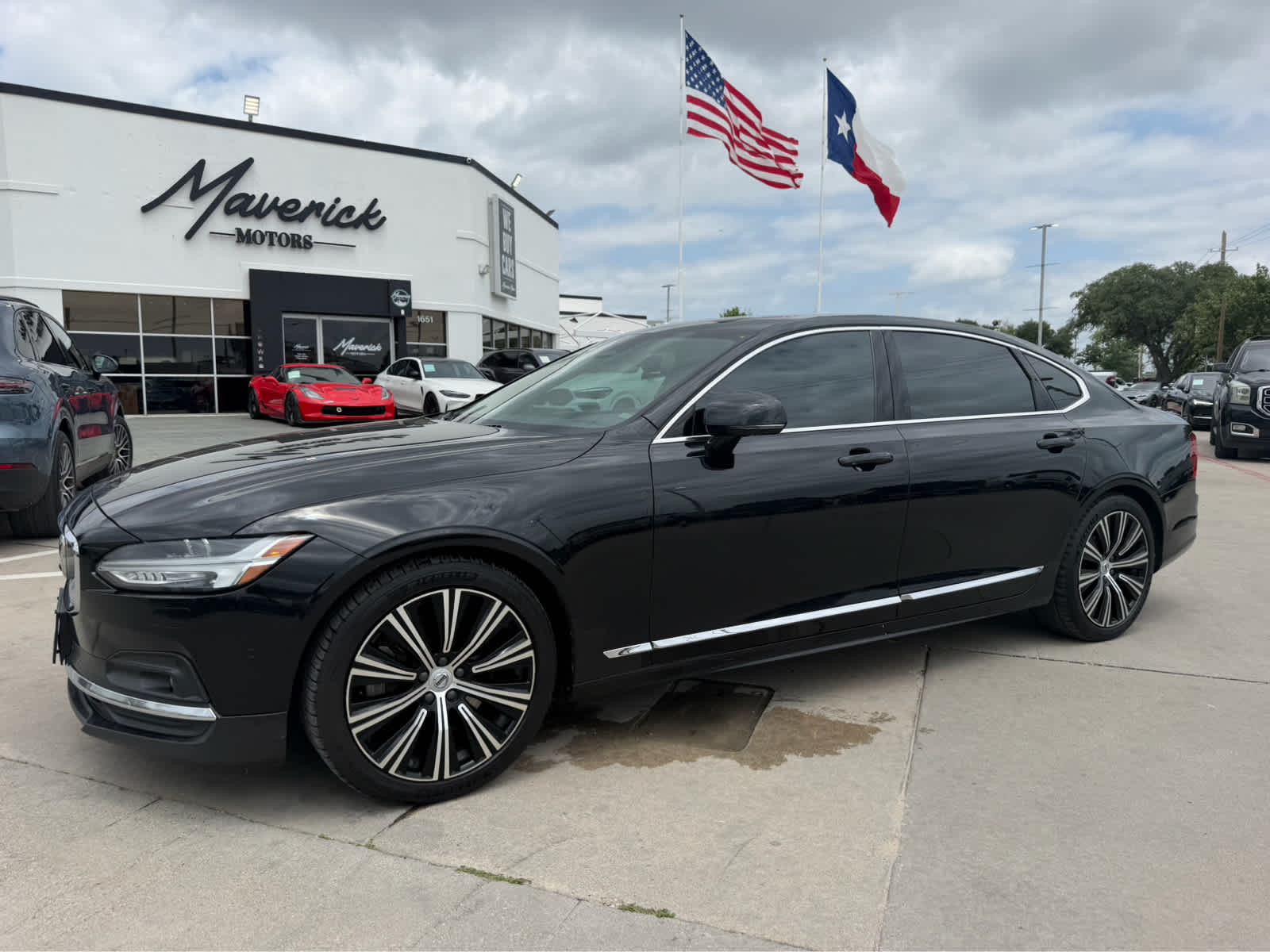 2023 Volvo S90 B6 Plus AWD's photo