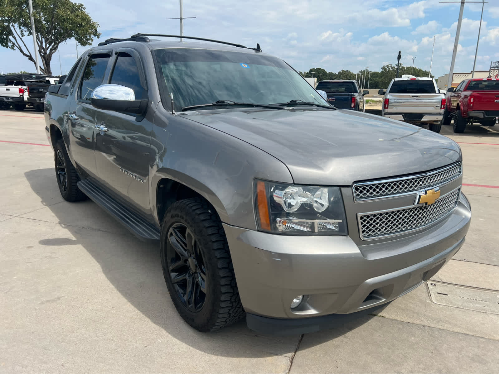 2012 Chevrolet Avalanche LT photo 4