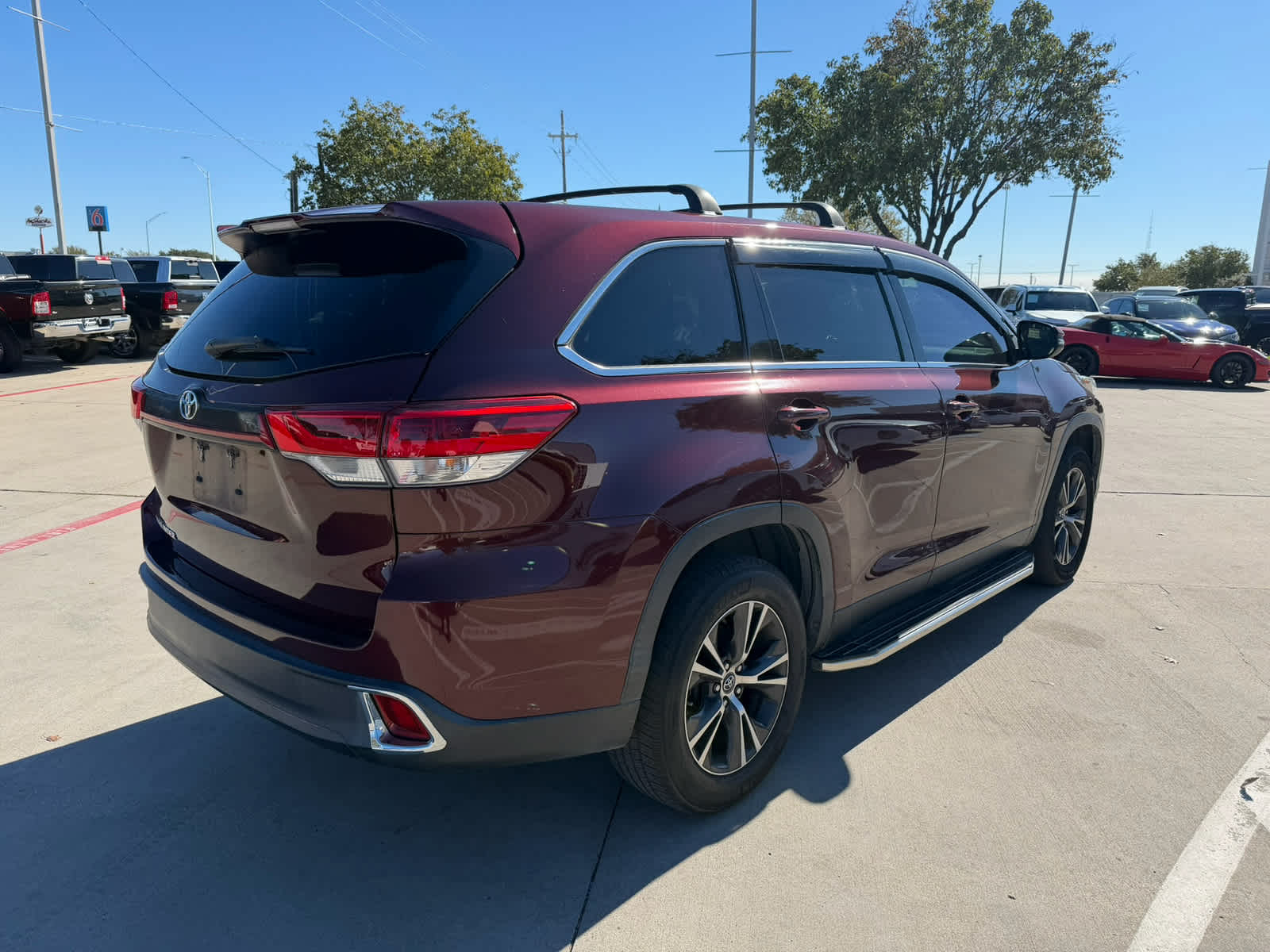 2019 Toyota Highlander LE photo 3