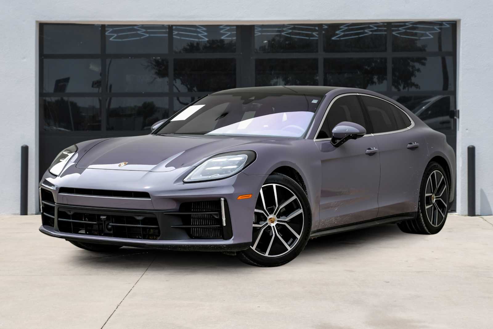 2024 Porsche Panamera 4's photo