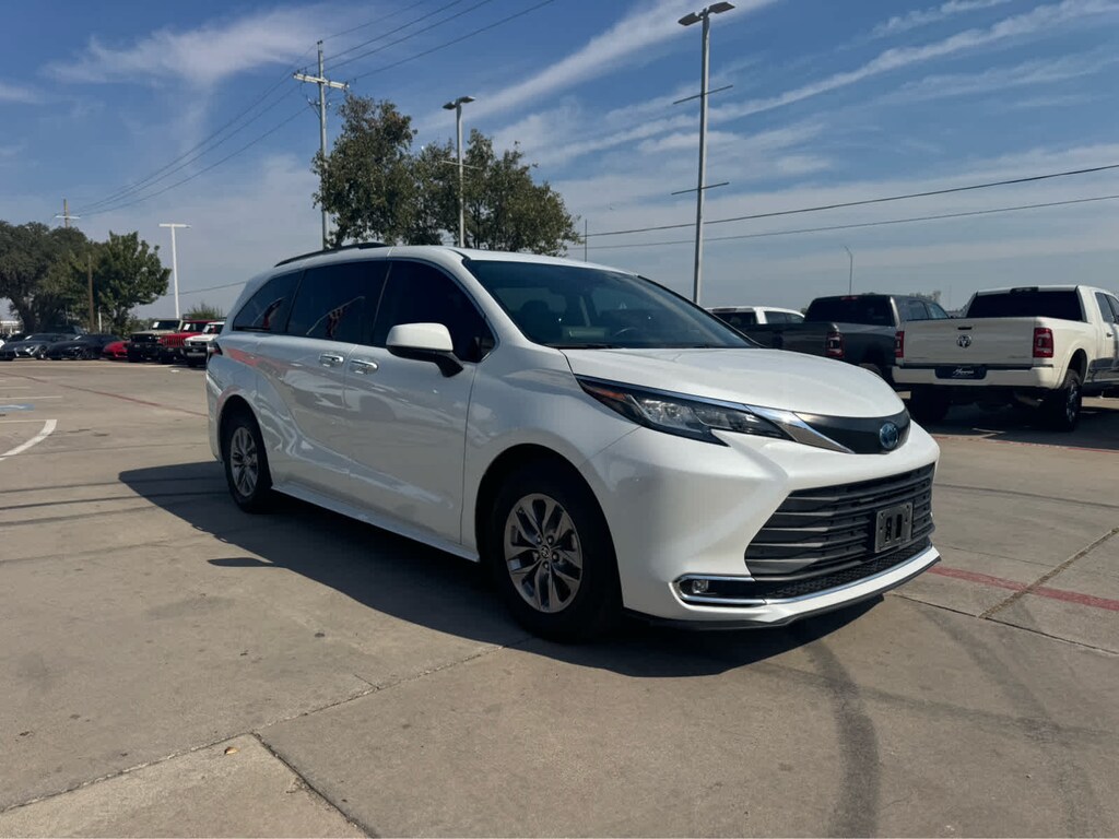Used 2022 Toyota Sienna XLE Van