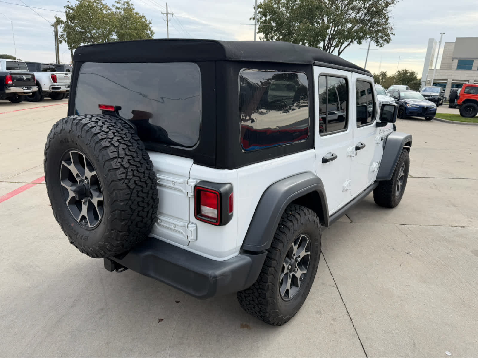 2018 Jeep Wrangler Unlimited Sport photo 3