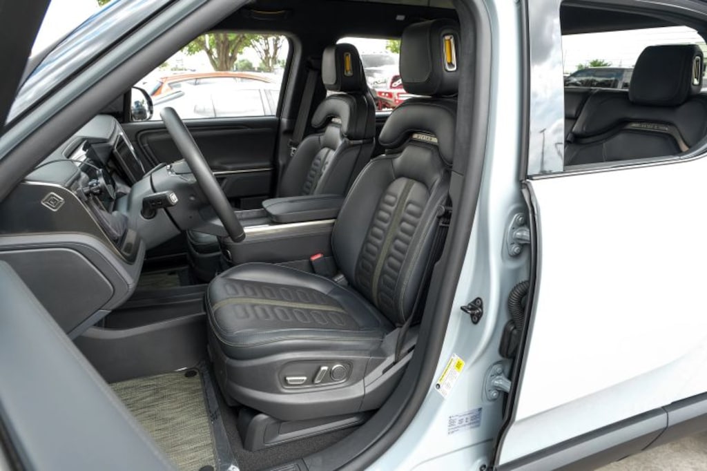 Used 2025 Rivian R1T Adventure Dual-Motor Standard Pack Dual-Motor Standard Pack