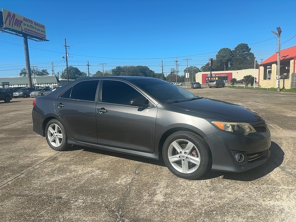 Used 2013 Toyota Camry SE Sedan