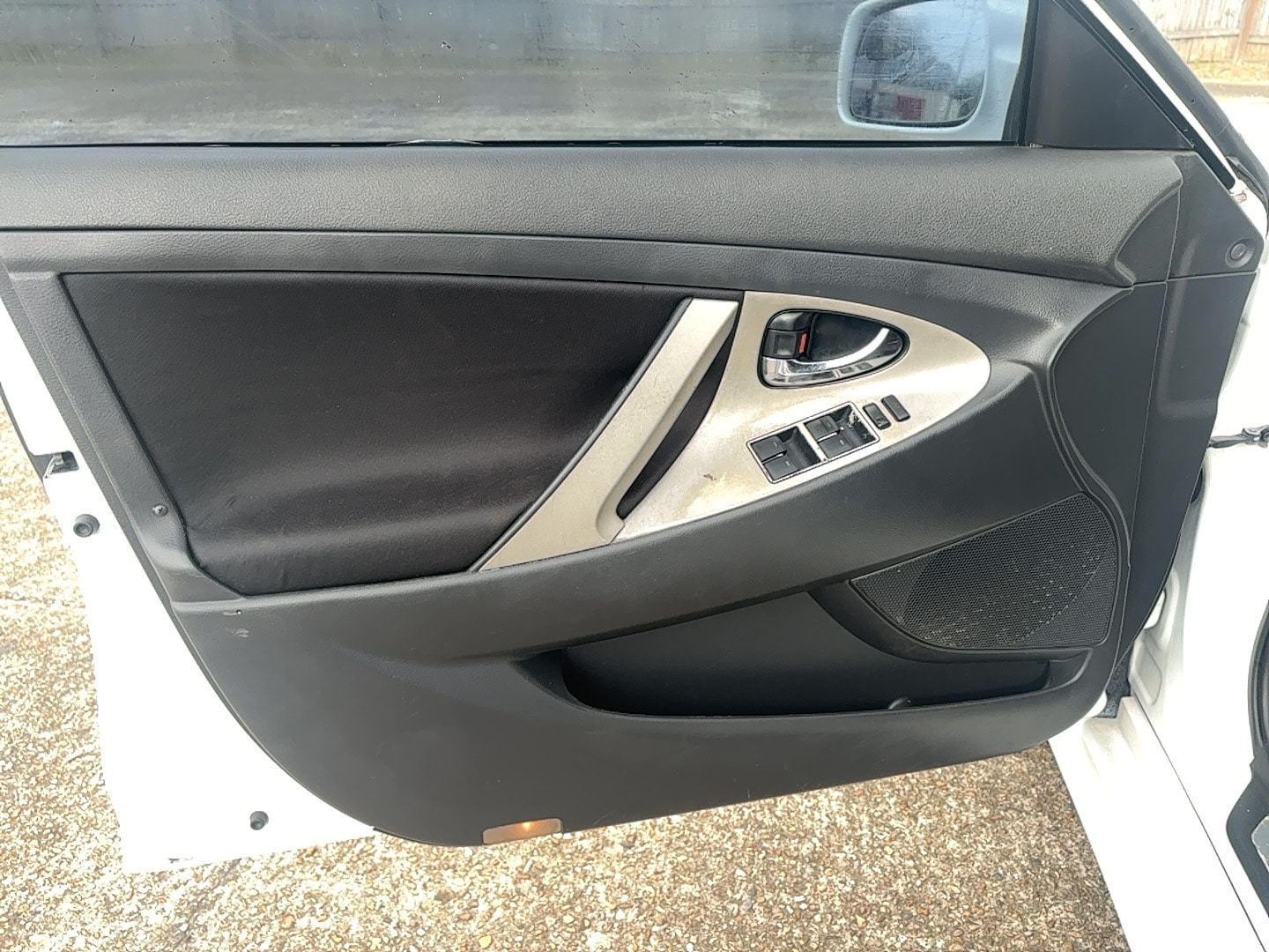 2010 Toyota Camry LE - Photo 11
