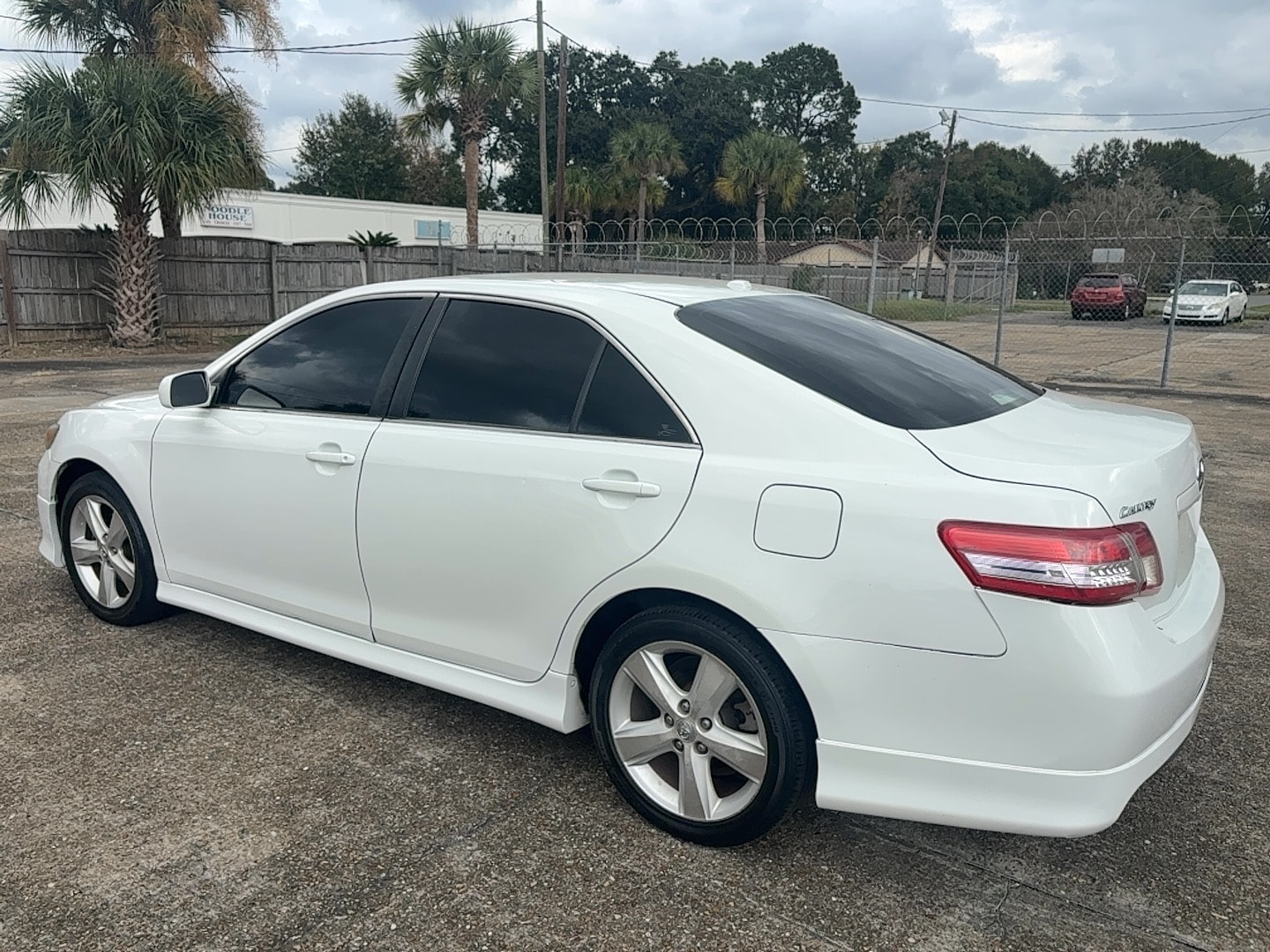 2010 Toyota Camry LE - Photo 7