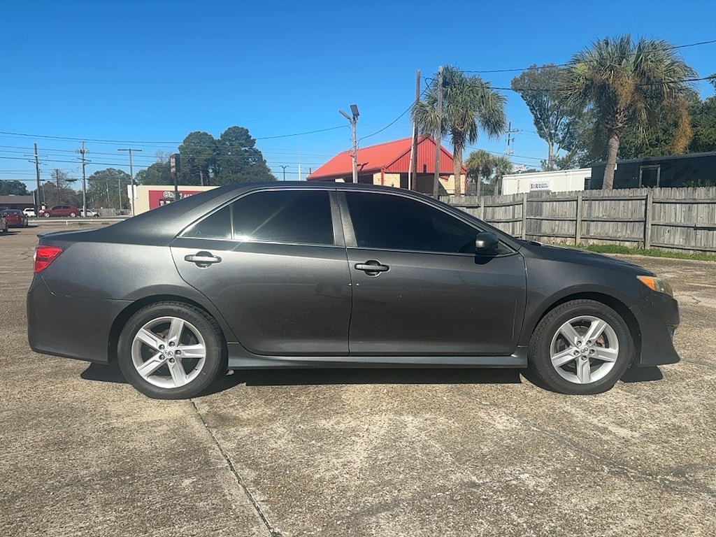 Used 2013 Toyota Camry SE Sedan
