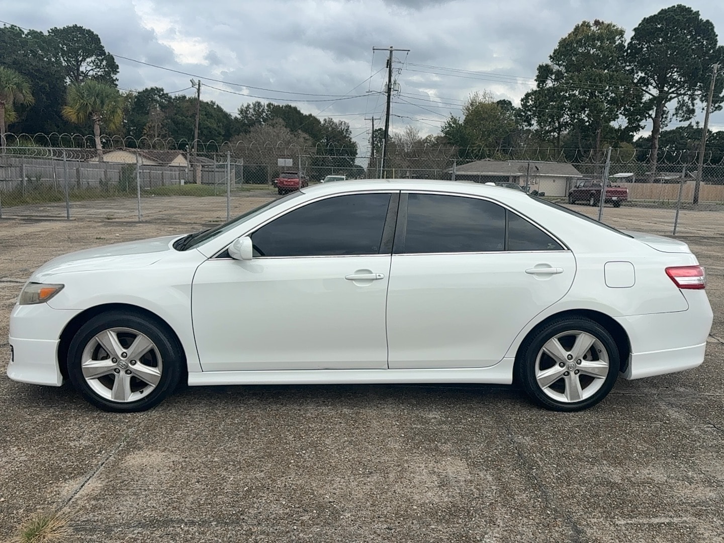 2010 Toyota Camry LE - Photo 8