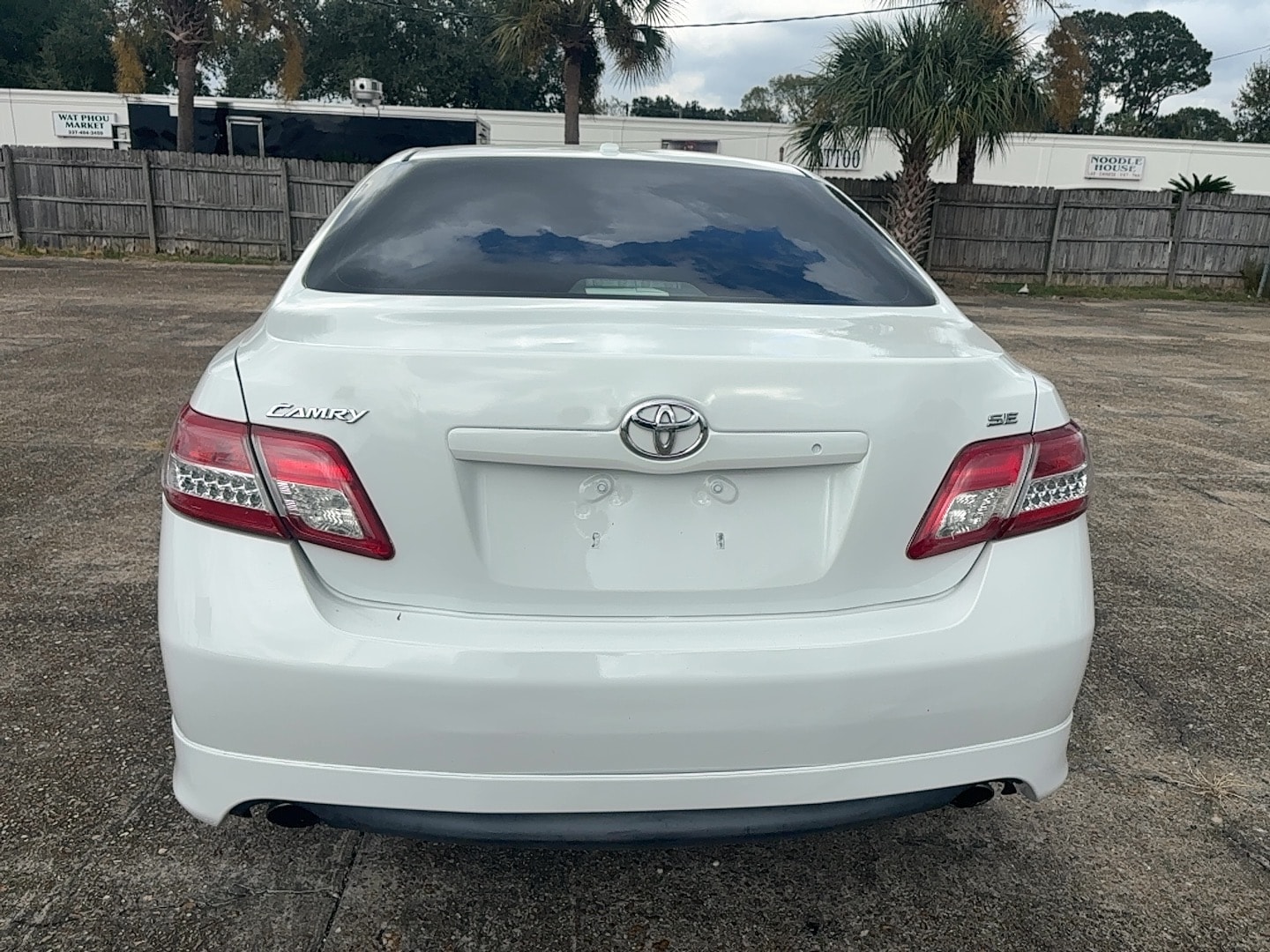 2010 Toyota Camry LE - Photo 6
