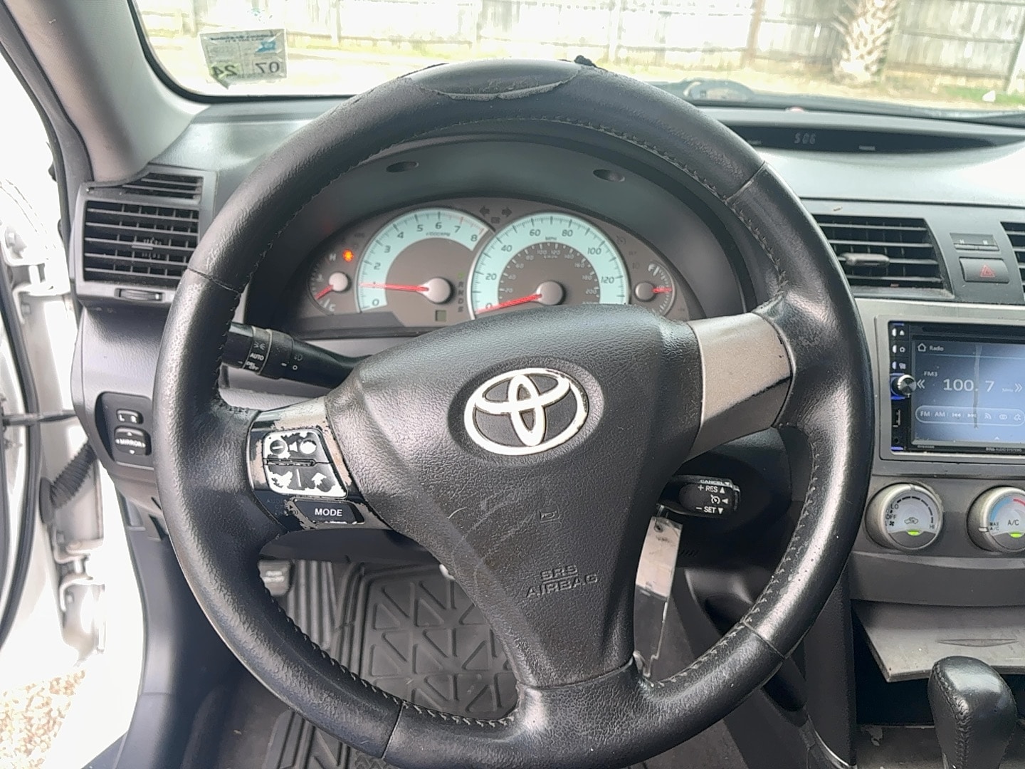 2010 Toyota Camry LE - Photo 12