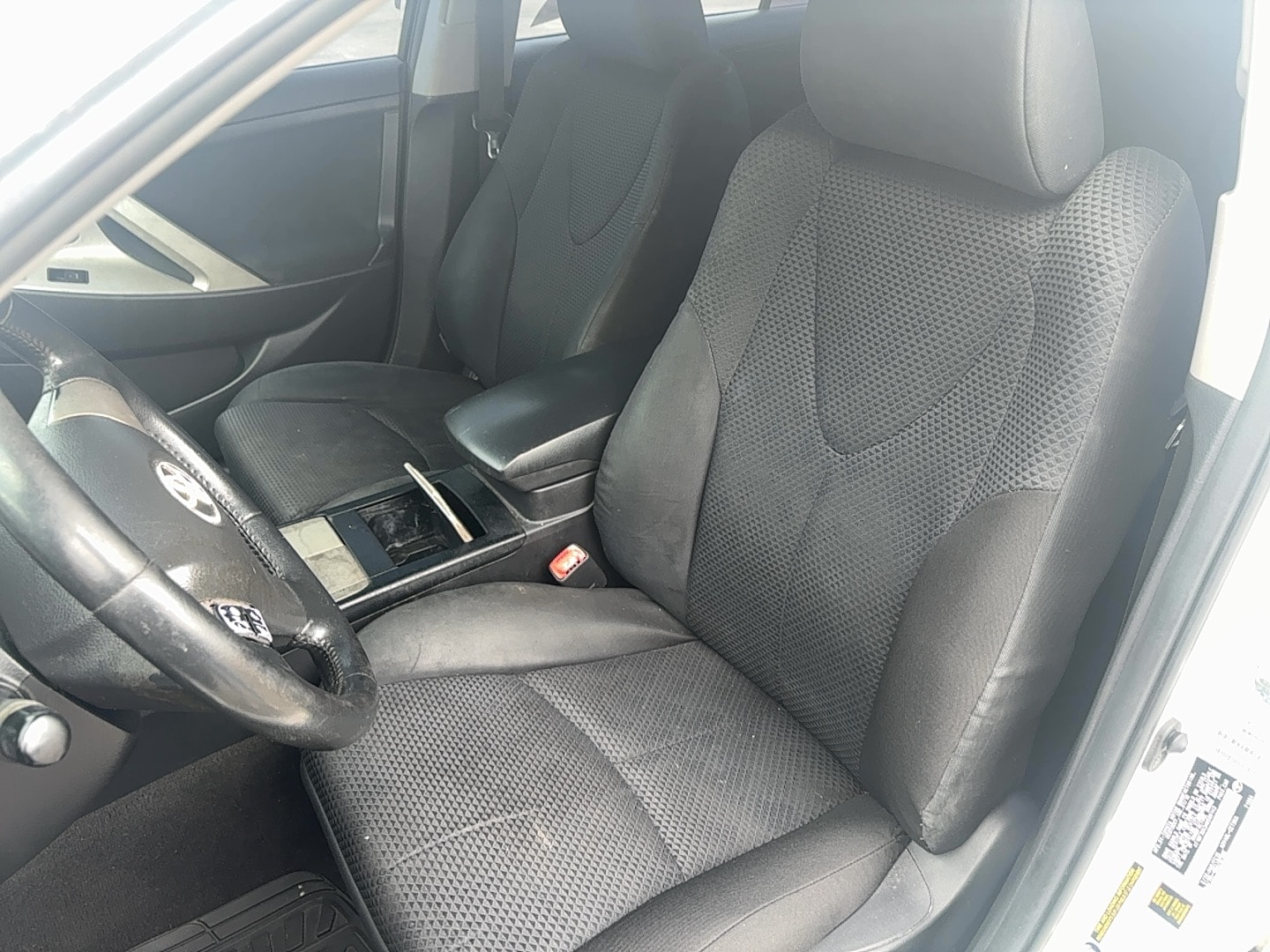 2010 Toyota Camry LE - Photo 10