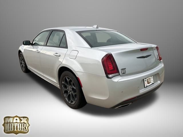 2023 Chrysler 300 Touring L photo 4