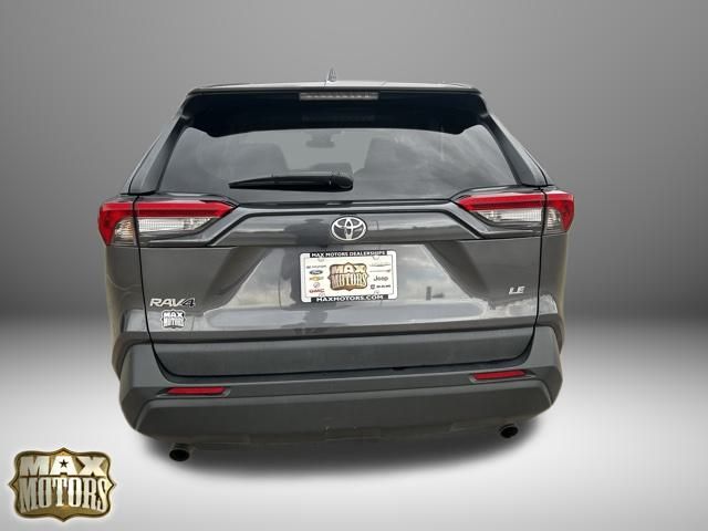 2022 Toyota RAV4 LE photo 3