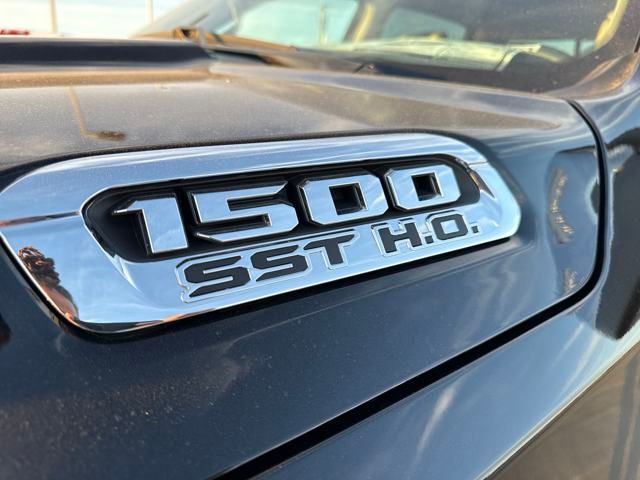 2025 Ram 1500 photo 4