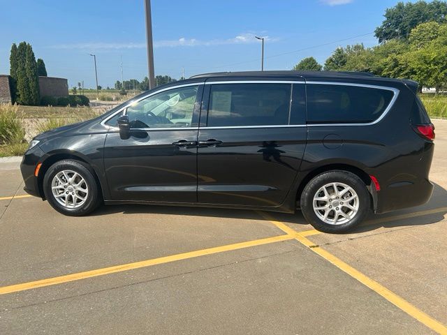 Used 2022 Chrysler Pacifica Touring L with VIN 2C4RC1BG0NR170242 for sale in Kansas City