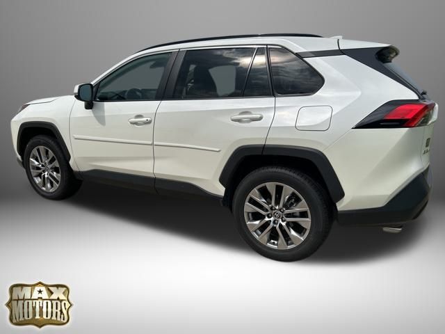 2022 Toyota RAV4 XLE Premium photo 4