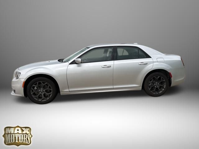 2023 Chrysler 300 Touring L photo 3
