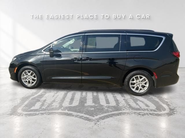 Used 2022 Chrysler Pacifica Touring L with VIN 2C4RC1BG0NR170242 for sale in Kansas City