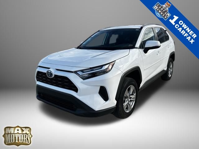 2024 Toyota RAV4 LE's photo