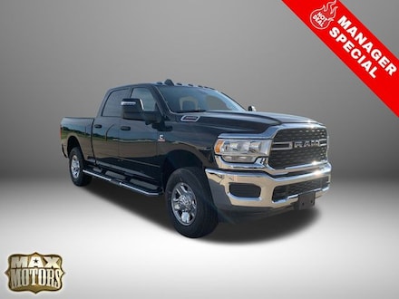 2024 Ram 3500 TRADESMAN CREW CAB 4X4 6'4 BOX Pickup