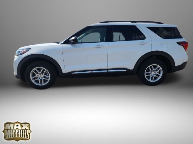 2025 Ford Explorer photo 2