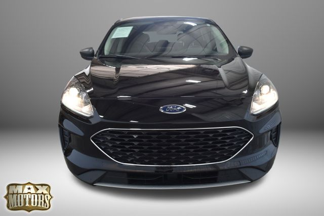 2022 Ford Escape SE photo 2