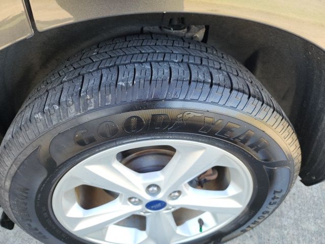 2017 Ford Edge SE photo 3