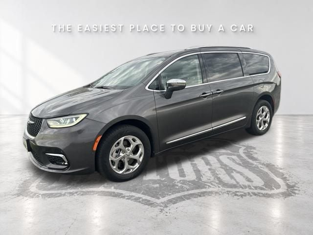Used 2021 Chrysler Pacifica Limited with VIN 2C4RC3GG7MR587876 for sale in Kansas City