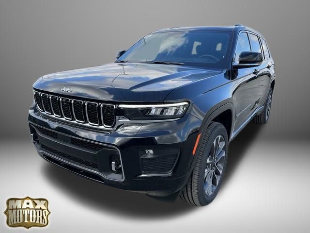 2025 Jeep Grand Cherokee Overland photo 3