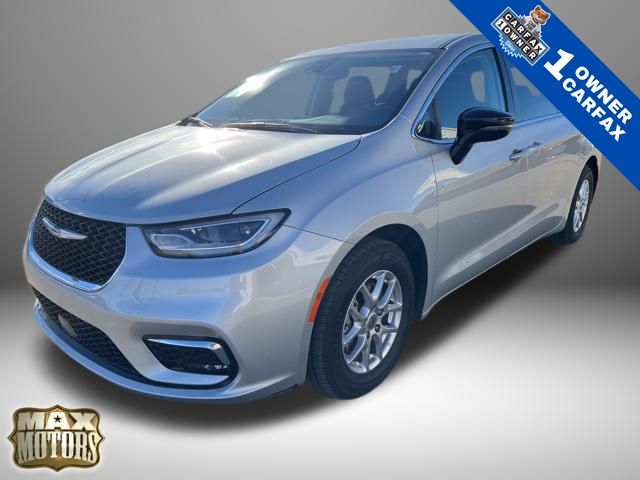 2024 Chrysler Pacifica Touring L's photo