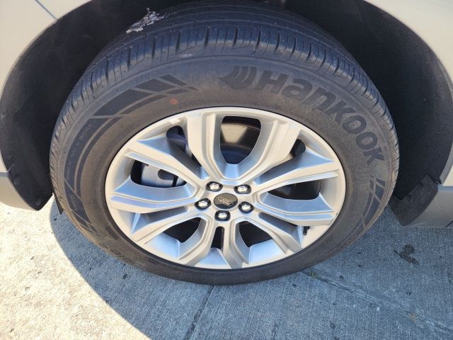 2024 Ford Edge Titanium photo 3