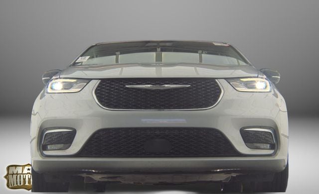 Used 2024 Chrysler Pacifica Touring L with VIN 2C4RC1BG5RR128283 for sale in Kansas City