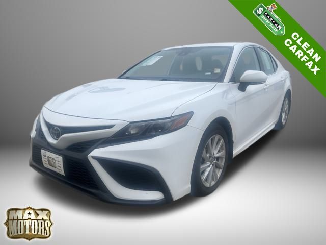 2022 Toyota Camry SE's photo