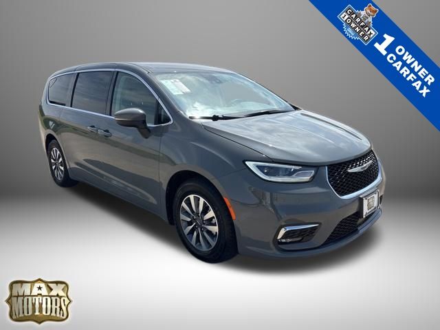 2023 Chrysler Pacifica Hybrid Touring L Hybrid's photo